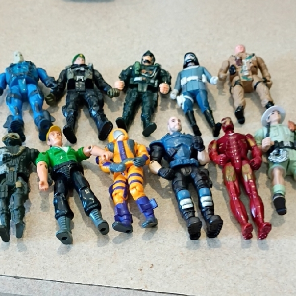 11 4 In Action Figures Lot - Picture 1 of 13
